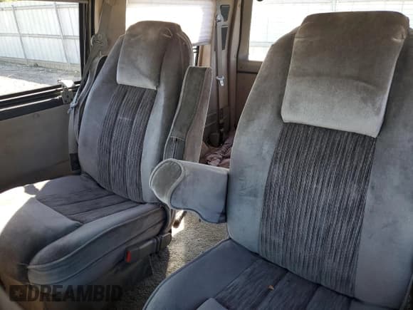 ✅ 2003 GMC Safari Cargo YF7 Upfitter • VIN: 1GDDM19X53B513096 • Lot: 85160685. Wystawiony na Copart z przebiegiem 52 618 mil. Bezpłatny archiwum sprzedaży aukcyjnych z USA i szczegółowy raport historii pojazdu na DreamBid. Zdjęcie 11.