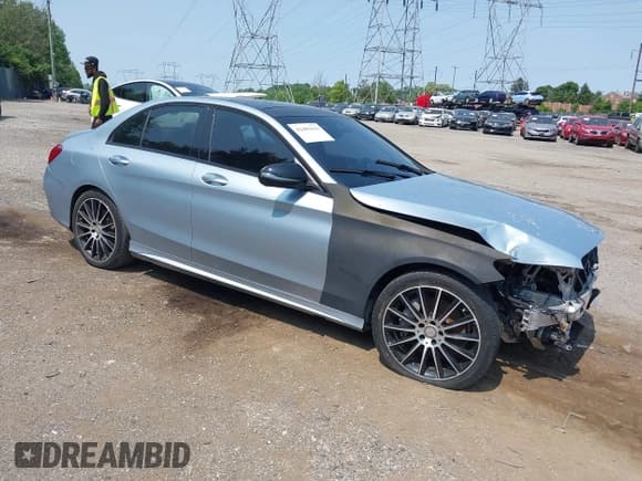 ✅ 2016 Mercedes-Benz C 300 Luxury • VIN: 55SWF4KB5GU166944 • Лот: 42405654. Опубликован ранее на IAAI с пробегом 82 862 миль. Бесплатный доступ к архиву аукционных продаж из США и подробный отчёт об истории автомобиля на DreamBid. Изображение 1.