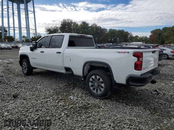 ✅ 2024 Chevrolet Silverado 2500HD Custom • VIN: 1GC4YMEY7RF468334 • Lot: 85898955. Wystawiony na Copart z przebiegiem 4 955 mil. Bezpłatny archiwum sprzedaży aukcyjnych z USA i szczegółowy raport historii pojazdu na DreamBid. Zdjęcie 2.