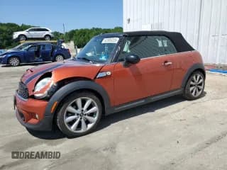 ✅ 2015 MINI Convertible S • VIN: WMWZP3C58FT708433 • Lot: 62005225. Wystawiony na Copart z przebiegiem 85 671 mil. Bezpłatny archiwum sprzedaży aukcyjnych z USA i szczegółowy raport historii pojazdu na DreamBid. Zdjęcie 1.