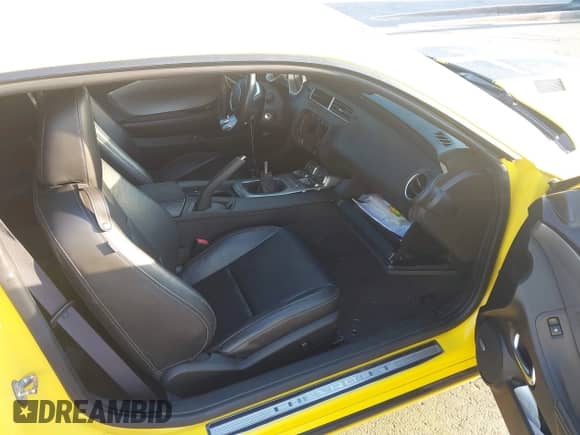 2010 Chevrolet Camaro 2SS z VIN 2G1FT1EW7A9159814, wystawiony jako IAAI lot #43367754 z przebiegiem 35 959 mil mil oraz . Historia ofert i sprzedaży dostępna na DreamBid. Obrazek 5.