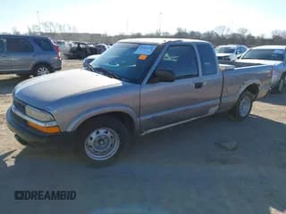✅ 2002 Chevrolet S-10 Fleet • VIN: 1GCCS195328107852 • Лот: 41361370. Опубликован ранее на IAAI с пробегом Не указан. Бесплатный доступ к архиву аукционных продаж из США и подробный отчёт об истории автомобиля на DreamBid. Изображение 2.