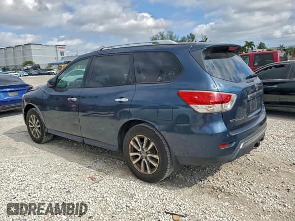 ✅ 2013 Nissan Pathfinder SV • VIN: 5N1AR2MM7DC685066 • Lot: 95029355. Listed on Copart with 221,908 mi. Free auction sales archive from the USA and detailed vehicle history report at DreamBid. Image 2.