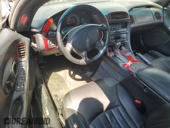 ✅ 1997 Chevrolet Corvette • VIN: 1G1YY22G8V5107138 • Lot: 70486084. Wystawiony na Copart z przebiegiem 231 965 mil mil. Skorzystaj z bezpłatnego archiwum sprzedaży aukcyjnych z USA i zobacz szczegółowy raport historii pojazdu na DreamBid. Zdjęcie 8.