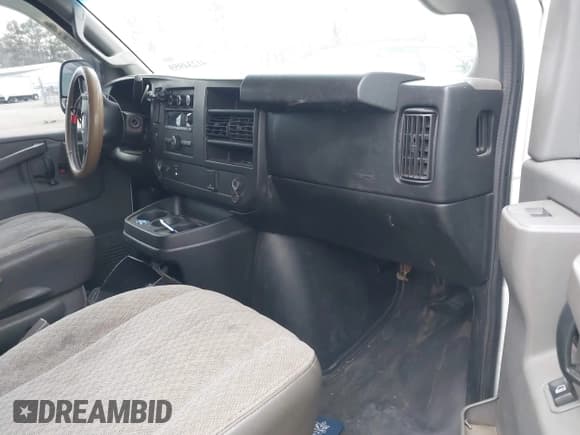 ✅ 2017 Chevrolet Express Cargo • VIN: 1GCWGBFG4H1348685 • Lot: 41234959. Listed on IAAI with 215,067 mi. Free auction sales archive from the USA and detailed vehicle history report at DreamBid. Image 5.