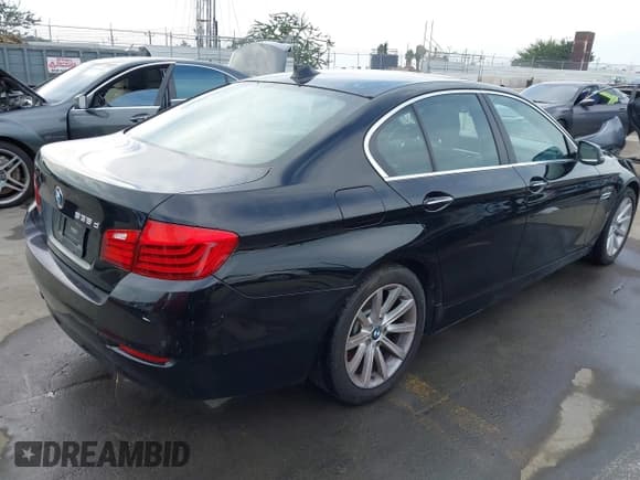 ✅ 2014 BMW 5 Series 535d • VIN: WBAXA5C50ED689812 • Lot: 43697938. Listed on IAAI with 150,132 mi. Free auction sales archive from the USA and detailed vehicle history report at DreamBid. Image 4.
