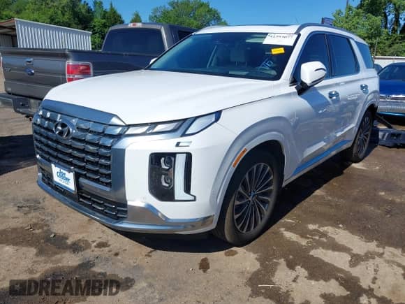 2025 Hyundai Palisade Calligraphy with VIN KM8R74GE0SU828200, listed as a IAAI auction lot 42393077 with 4,898 mi miles and . Bid and sale history available at DreamBid. Image 19.