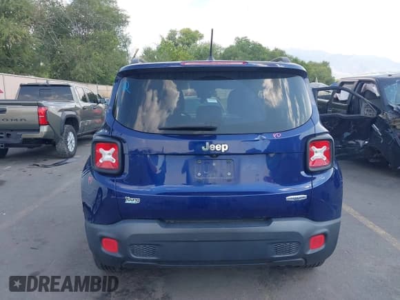 ✅ 2017 Jeep Renegade Latitude • VIN: ZACCJABB8HPE80681 • Lot: 43106963. Wystawiony na IAAI z przebiegiem 137 553 mil. Bezpłatny archiwum sprzedaży aukcyjnych z USA i szczegółowy raport historii pojazdu na DreamBid. Zdjęcie 17.