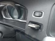 ✅ 2016 Volvo V60 T5 Drive-E Premier • VIN: YV140MEK5G1299728 • Lot: 41550325. Wystawiony na IAAI z przebiegiem 134 507 mil. Bezpłatny archiwum sprzedaży aukcyjnych z USA i szczegółowy raport historii pojazdu na DreamBid. Zdjęcie 11.