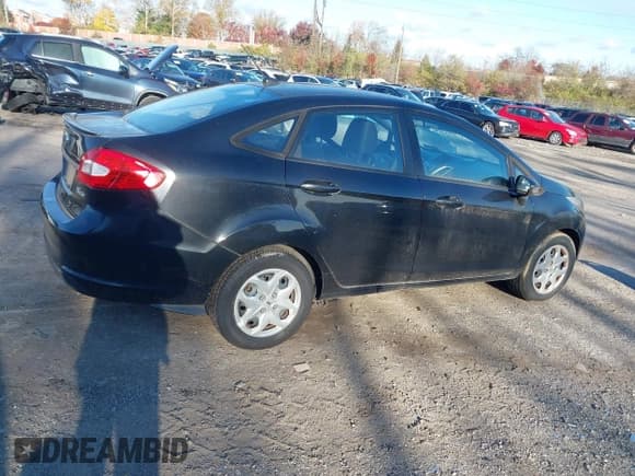 ✅ 2013 Ford Fiesta SE • VIN: 3FADP4BJ5DM191420 • Lot: 43616036. Wystawiony na IAAI z przebiegiem 92 385 mil. Bezpłatny archiwum sprzedaży aukcyjnych z USA i szczegółowy raport historii pojazdu na DreamBid. Zdjęcie 4.