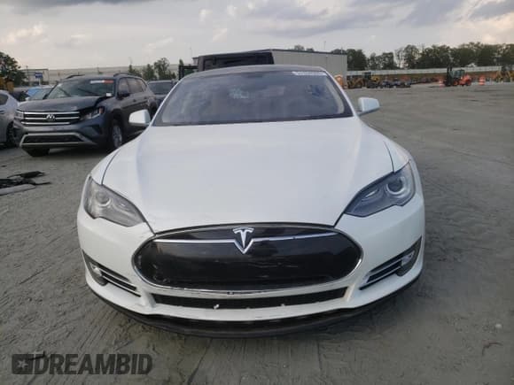 ✅ 2014 Tesla Model S 60 • VIN: 5YJSA1H18EFP33284 • Lot: 57434905. Wystawiony na Copart z przebiegiem 156 750 mil. Bezpłatny archiwum sprzedaży aukcyjnych z USA i szczegółowy raport historii pojazdu na DreamBid. Zdjęcie 5.