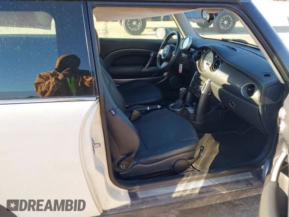 ✅ 2006 MINI Hardtop • VIN: WMWRC335X6TK16871 • Lot: 41846929. Listed on IAAI with 145,709 mi. Free auction sales archive from the USA and detailed vehicle history report at DreamBid. Image 5.