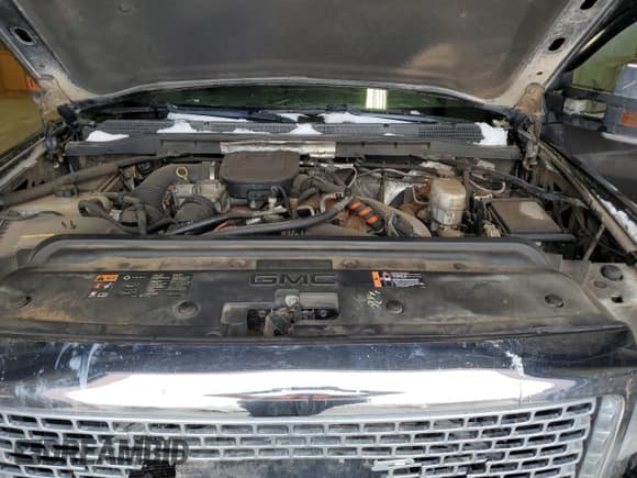 ✅ 2015 GMC Sierra 2500HD Denali • VIN: 1GT120E80FF664592 • Лот: 41596635. Опубликован ранее на Copart с пробегом 142 742 миль. Бесплатный доступ к архиву аукционных продаж из США и подробный отчёт об истории автомобиля на DreamBid. Изображение 11.