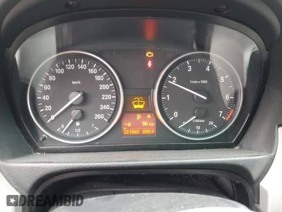 2011 BMW 3 Series z VIN WBAPG7G58BNN18042, wystawiony jako Copart lot #83788495 z przebiegiem 251 963 mil mil oraz Szkoda całkowita • Salvage title. Historia ofert i sprzedaży dostępna na DreamBid. Obrazek 9.