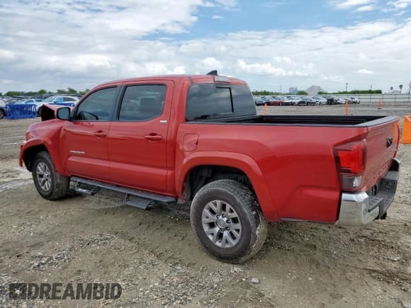 ✅ 2018 Toyota Tacoma SR5 • VIN: 3TMAZ5CN9JM066771 • Lot: 82457025. Wystawiony na Copart z przebiegiem 30 613 mil. Bezpłatny archiwum sprzedaży aukcyjnych z USA i szczegółowy raport historii pojazdu na DreamBid. Zdjęcie 2.