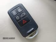 ✅ 2015 Volvo XC60 T5 • VIN: YV4612RK5F2709833 • Lot: 43677055. Wystawiony na IAAI z przebiegiem 163 838 mil. Bezpłatny archiwum sprzedaży aukcyjnych z USA i szczegółowy raport historii pojazdu na DreamBid. Zdjęcie 11.