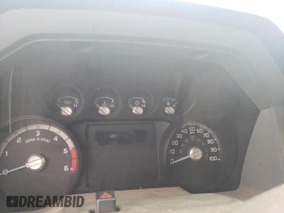 ✅ 2012 Ford F-450 XL • VIN: 1FDUF4GY1CEC97706 • Lot: 73559384. Wystawiony na Copart z przebiegiem Nie podano. Bezpłatny archiwum sprzedaży aukcyjnych z USA i szczegółowy raport historii pojazdu na DreamBid. Zdjęcie 9.