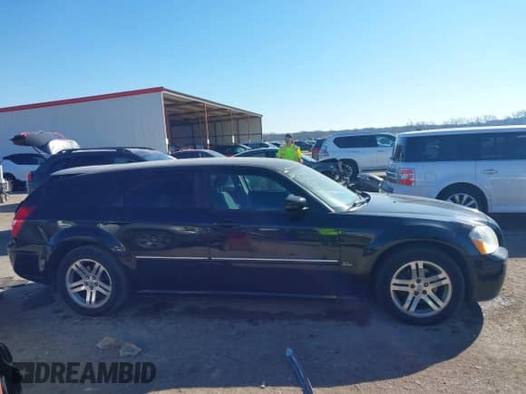 2005 Dodge Magnum SE с VIN 2D4FV48V55H661046, выставлен на аукционе IAAI как лот 41644364 с пробегом 125 400 миль миль и . История ставок и продаж доступна на DreamBid. Изображение 13.