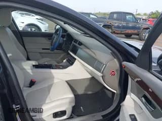 ✅ 2017 Jaguar XF 35t Prestige • VIN: SAJBK4BV9HCY34783 • Lot: 43323858. Wystawiony na IAAI z przebiegiem 65 961 mil. Bezpłatny archiwum sprzedaży aukcyjnych z USA i szczegółowy raport historii pojazdu na DreamBid. Zdjęcie 5.