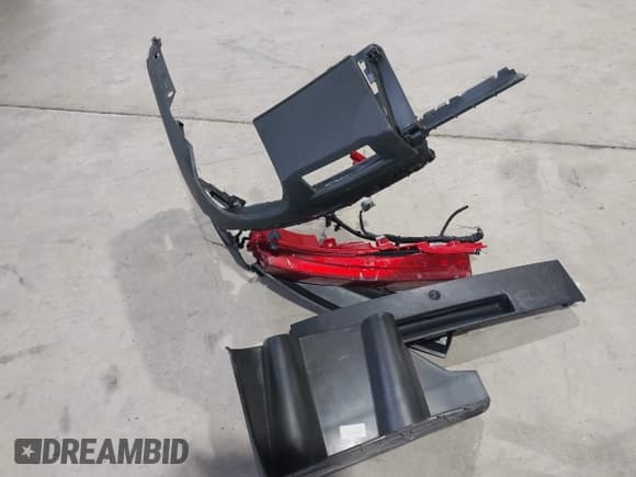 ✅ 2024 Hyundai Santa Fe SE • VIN: 5NMP14GL9RH050377 • Lot: 43314260. Wystawiony na IAAI z przebiegiem 27 453 mil. Bezpłatny archiwum sprzedaży aukcyjnych z USA i szczegółowy raport historii pojazdu na DreamBid. Zdjęcie 12.