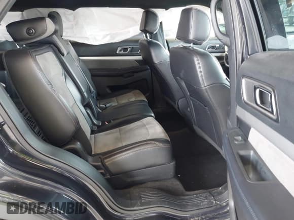 ✅ 2017 Ford Explorer XLT • VIN: 1FM5K8D85HGD91711 • Lot: 41848391. Wystawiony na IAAI z przebiegiem 106 577 mil. Bezpłatny archiwum sprzedaży aukcyjnych z USA i szczegółowy raport historii pojazdu na DreamBid. Zdjęcie 8.