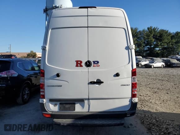 ✅ 2017 Mercedes-Benz Sprinter Cargo Worker • VIN: WD3PE8CD4HP383791 • Лот: 75395894. Опубликован ранее на Copart с пробегом 140 806 миль. Бесплатный доступ к архиву аукционных продаж из США и подробный отчёт об истории автомобиля на DreamBid. Изображение 6.