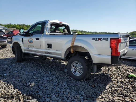 ✅ 2019 Ford F-350 XL • VIN: 1FTRF3BT2KEE07970 • Лот: 55893434. Опубликован ранее на Copart с пробегом 41 688 миль. Бесплатный доступ к архиву аукционных продаж из США и подробный отчёт об истории автомобиля на DreamBid. Изображение 2.