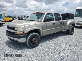 ✅ 2001 Chevrolet Silverado 1500 • VIN: 1GCJC33G81F155030 • Lot: 65581985. Wystawiony na Copart z przebiegiem Nie podano. Bezpłatny archiwum sprzedaży aukcyjnych z USA i szczegółowy raport historii pojazdu na DreamBid. Zdjęcie 1.