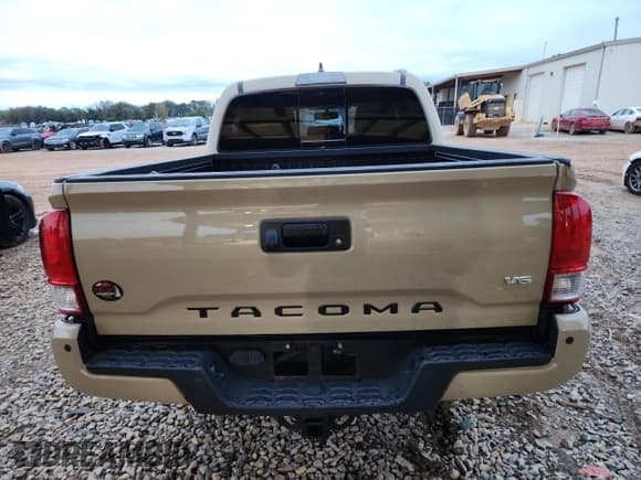 ✅ 2017 Toyota Tacoma SR5 • VIN: 5TFCZ5AN0HX097455 • Лот: 90335775. Опубликован ранее на Copart с пробегом 124 038 миль. Бесплатный доступ к архиву аукционных продаж из США и подробный отчёт об истории автомобиля на DreamBid. Изображение 6.