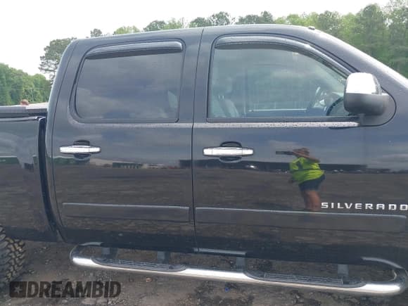 ✅ 2007 Chevrolet Silverado 1500 1LT • VIN: 2GCEC13J971689624 • Lot: 42121216. Wystawiony na IAAI z przebiegiem 171 156 mil. Bezpłatny archiwum sprzedaży aukcyjnych z USA i szczegółowy raport historii pojazdu na DreamBid. Zdjęcie 12.