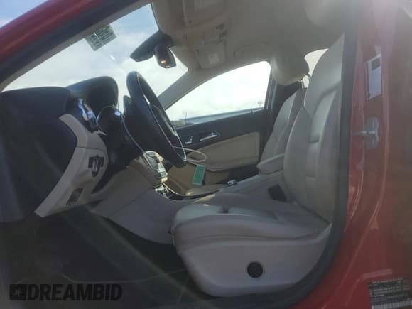 ✅ 2018 Mercedes-Benz GLA 250 • VIN: WDCTG4EB3JJ422232 • Лот: 91633245. Опубликован ранее на Copart с пробегом 94 066 миль. Бесплатный доступ к архиву аукционных продаж из США и подробный отчёт об истории автомобиля на DreamBid. Изображение 7.