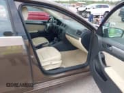 ✅ 2015 Volkswagen Jetta SE • VIN: 3VWD07AJXFM289988 • Лот: 42322842. Опубликован ранее на IAAI с пробегом 131 998 миль. Бесплатный доступ к архиву аукционных продаж из США и подробный отчёт об истории автомобиля на DreamBid. Изображение 5.