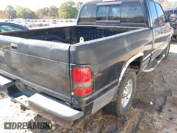 ✅ 1999 Dodge 1500 • VIN: 1B7HC13Y7XJ603503 • Lot: 43635588. Listed on IAAI with 274,736 mi. Free auction sales archive from the USA and detailed vehicle history report at DreamBid. Image 4.