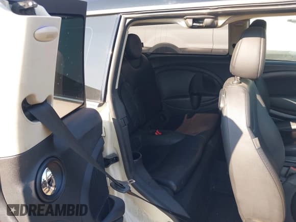 ✅ 2014 MINI Clubman • VIN: WMWZF3C54ET493361 • Lot: 41467257. Wystawiony na IAAI z przebiegiem 162 214 mil. Bezpłatny archiwum sprzedaży aukcyjnych z USA i szczegółowy raport historii pojazdu na DreamBid. Zdjęcie 8.