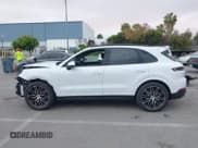 ✅ 2024 Porsche Cayenne • VIN: WP1AA2AY6RDA14314 • Лот: 42439986. Опубликован ранее на IAAI с пробегом 3 212 миль. Бесплатный доступ к архиву аукционных продаж из США и подробный отчёт об истории автомобиля на DreamBid. Изображение 15.