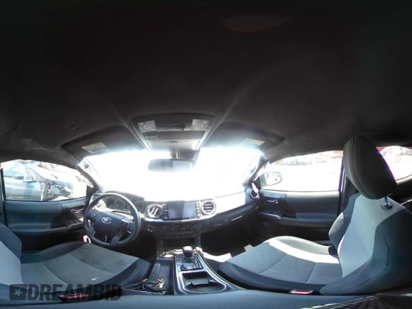 ✅ 2020 Toyota Tacoma SR5 • VIN: 3TMAZ5CN5LM116102 • Lot: 42755324. Wystawiony na IAAI z przebiegiem 63 730 mil. Bezpłatny archiwum sprzedaży aukcyjnych z USA i szczegółowy raport historii pojazdu na DreamBid. Zdjęcie 18.