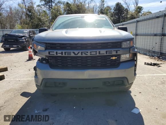 ✅ 2022 Chevrolet Silverado 1500 Custom • VIN: 3GCPYBEK8NG155380 • Lot: 48156445. Wystawiony na Copart z przebiegiem 90 096 mil. Bezpłatny archiwum sprzedaży aukcyjnych z USA i szczegółowy raport historii pojazdu na DreamBid. Zdjęcie 5.