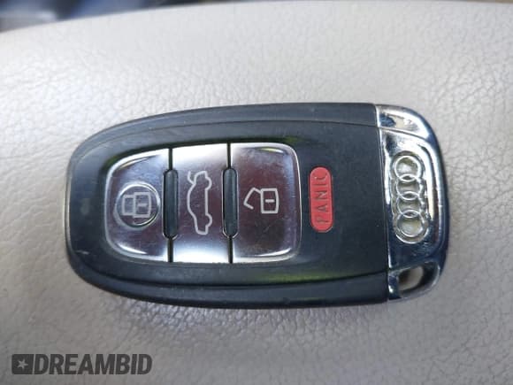 ✅ 2010 Audi A4 Premium Plus • VIN: WAUEFAFL9AN070187 • Lot: 43131271. Wystawiony na IAAI z przebiegiem 147 952 mil. Bezpłatny archiwum sprzedaży aukcyjnych z USA i szczegółowy raport historii pojazdu na DreamBid. Zdjęcie 11.