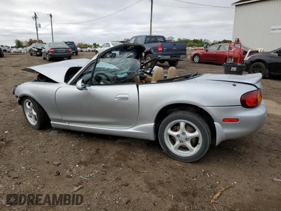 ✅ 1999 Mazda MX-5 Miata • VIN: JM1NB3531X0133655 • Лот: 72384394. Опубликован ранее на Copart с пробегом Не указан. Бесплатный доступ к архиву аукционных продаж из США и подробный отчёт об истории автомобиля на DreamBid. Изображение 2.