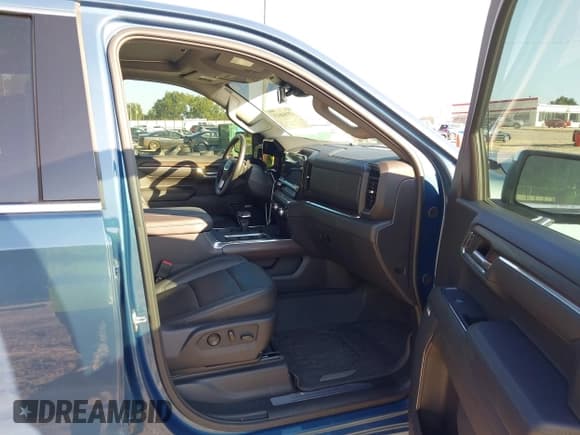 ✅ 2024 GMC Sierra 1500 SLT • VIN: 3GTUUDED3RG330524 • Лот: 43184613. Опубликован ранее на IAAI с пробегом 44 954 миль. Бесплатный доступ к архиву аукционных продаж из США и подробный отчёт об истории автомобиля на DreamBid. Изображение 5.