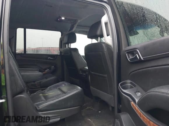 ✅ 2018 Chevrolet Suburban Premier • VIN: 1GNSKJKC7JR184079 • Lot: 43567552. Listed on IAAI with 84,957 mi. Free auction sales archive from the USA and detailed vehicle history report at DreamBid. Image 8.