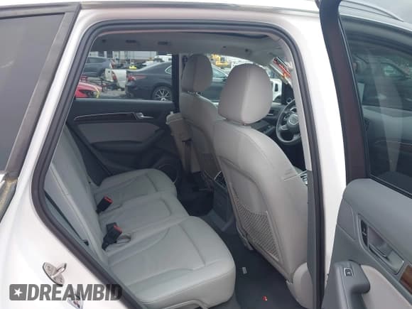 ✅ 2016 Audi Q5 Premium Plus • VIN: WA1L2AFP0GA065107 • Lot: 42289335. Wystawiony na IAAI z przebiegiem 157 002 mil. Bezpłatny archiwum sprzedaży aukcyjnych z USA i szczegółowy raport historii pojazdu na DreamBid. Zdjęcie 8.