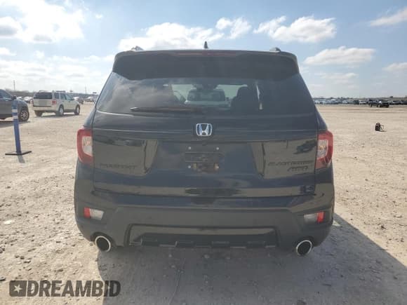 ✅ 2024 Honda Passport Black Edition • VIN: 5FNYF8H8XRB005487 • Lot: 43815625. Listed on Copart with 3,763 mi. Free auction sales archive from the USA and detailed vehicle history report at DreamBid. Image 6.