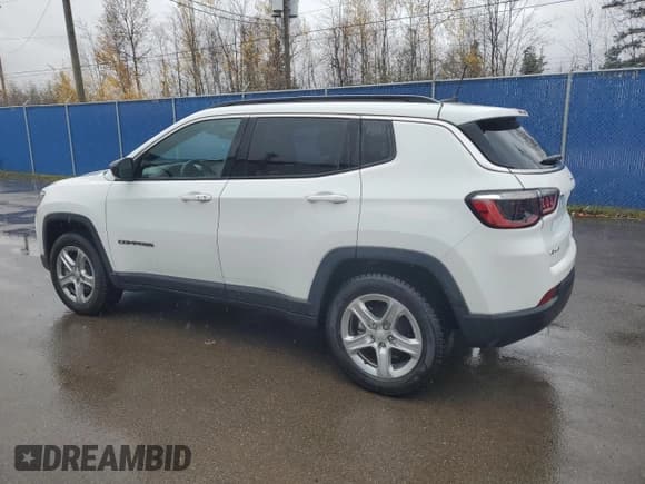 ✅ 2023 Jeep Compass Altitude • VIN: 3C4NJDBN6PT553753 • Lot: 90745885. Wystawiony na Copart z przebiegiem 9 326 mil. Bezpłatny archiwum sprzedaży aukcyjnych z USA i szczegółowy raport historii pojazdu na DreamBid. Zdjęcie 2.