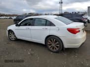 ✅ 2011 Chrysler 200 S • VIN: 1C3BC8FG6BN614712 • Lot: 91786345. Wystawiony na Copart z przebiegiem 91 742 mil. Bezpłatny archiwum sprzedaży aukcyjnych z USA i szczegółowy raport historii pojazdu na DreamBid. Zdjęcie 2.