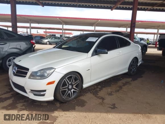 ✅ 2014 Mercedes-Benz C 250 • VIN: WDDGJ4HBXEG289823 • Lot: 42344530. Wystawiony na IAAI z przebiegiem 122 670 mil. Bezpłatny archiwum sprzedaży aukcyjnych z USA i szczegółowy raport historii pojazdu na DreamBid. Zdjęcie 17.