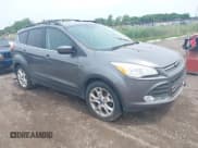 ✅ 2013 Ford Escape SE • VIN: 1FMCU0GX2DUA31362 • Lot: 42564337. Wystawiony na IAAI z przebiegiem 157 737 mil. Bezpłatny archiwum sprzedaży aukcyjnych z USA i szczegółowy raport historii pojazdu na DreamBid. Zdjęcie 1.
