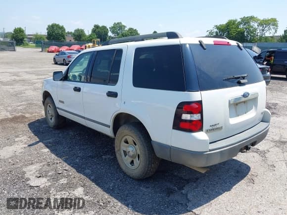 ✅ 2006 Ford Explorer XLS • VIN: 1FMEU62E86UB02844 • Lot: 42646647. Wystawiony na IAAI z przebiegiem 17 318 mil. Bezpłatny archiwum sprzedaży aukcyjnych z USA i szczegółowy raport historii pojazdu na DreamBid. Zdjęcie 3.