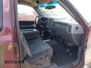 2000 Chevrolet Silverado 2500 LS z VIN 1GCGC29U0YE292335, wystawiony jako IAAI lot #41952831 z przebiegiem 276 544 mil mil oraz . Historia ofert i sprzedaży dostępna na DreamBid. Obrazek 5.