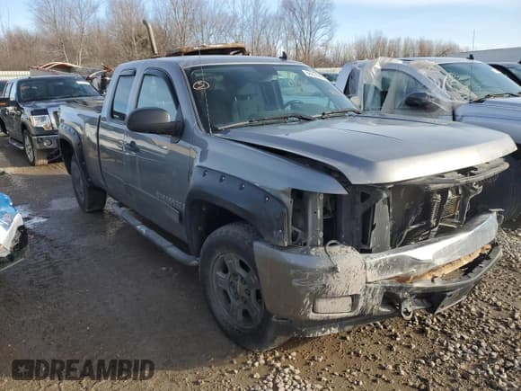 ✅ 2008 Chevrolet Silverado 1500 2LT • VIN: 2GCEC190681255192 • Lot: 88859865. Wystawiony na Copart z przebiegiem 210 023 mil. Bezpłatny archiwum sprzedaży aukcyjnych z USA i szczegółowy raport historii pojazdu na DreamBid. Zdjęcie 4.